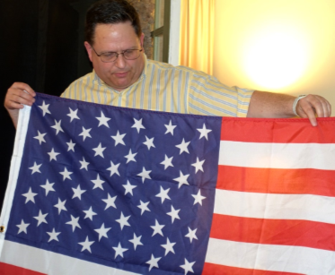 Scott Mainwaring and his U.S. flag with “randomly perturbed” stars.
